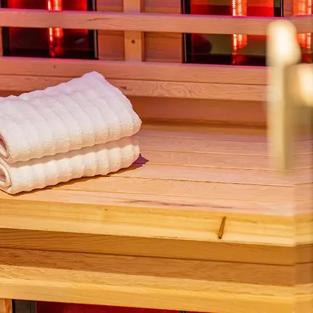 - La Maison Des Sottais Bed & Breakfast