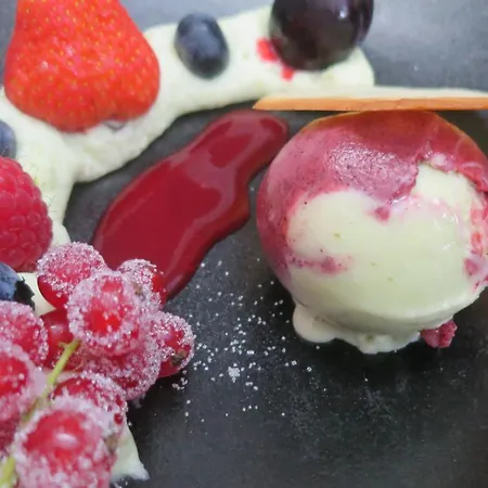 - La Maison Des Sottais Bed & Breakfast